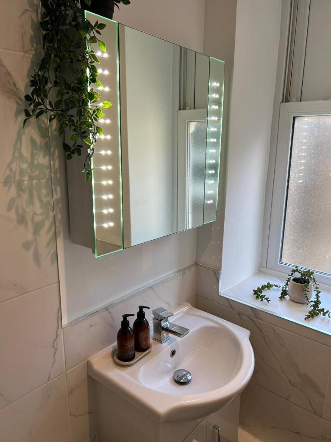 Peaceful & Stylish Brighton Studio Apartment エクステリア 写真
